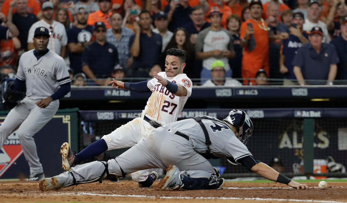 Jose Altuve with the game-winning run in Game 2 of the 2017 ALCS.